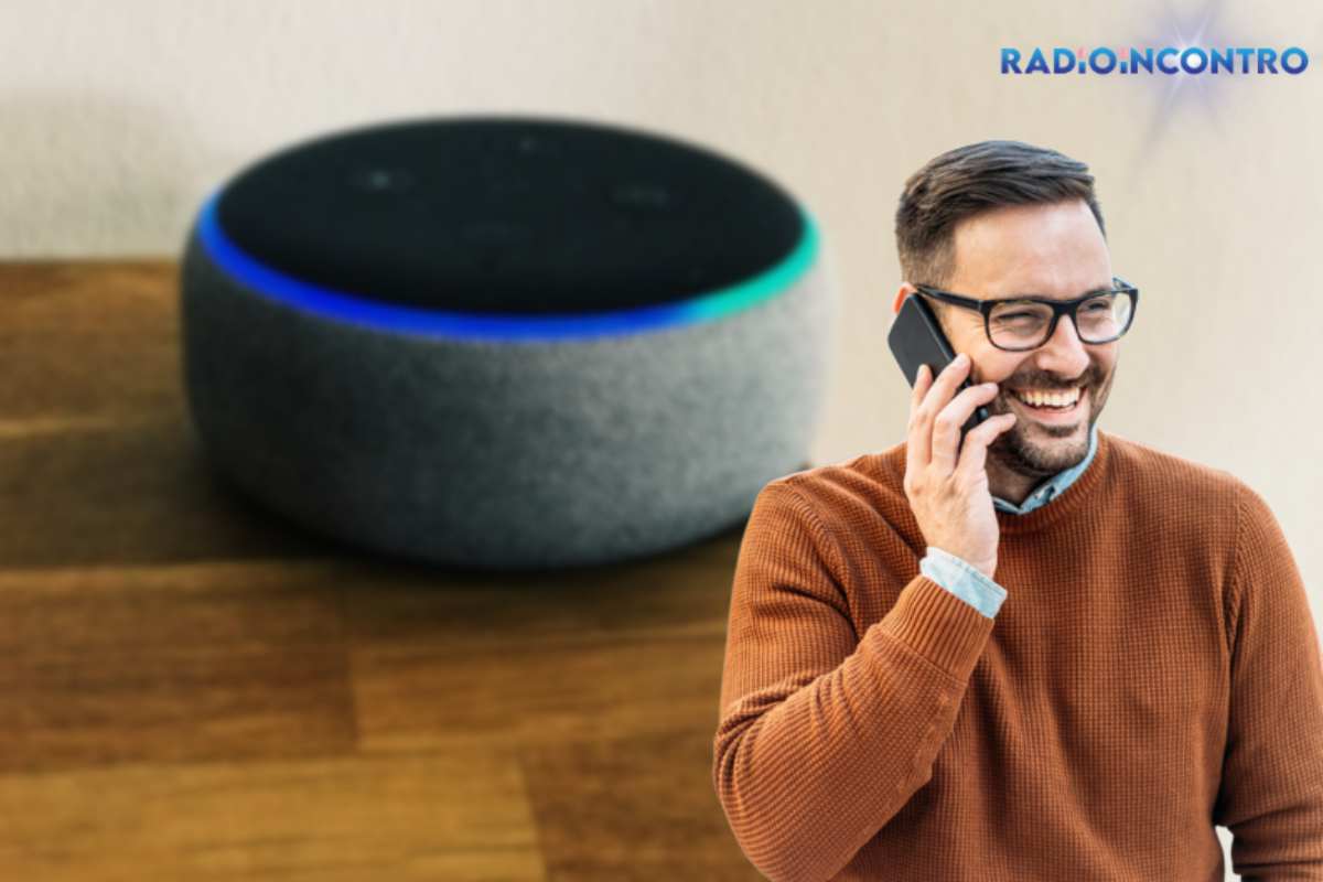 Uomo che traduce le telefonate con Alexa